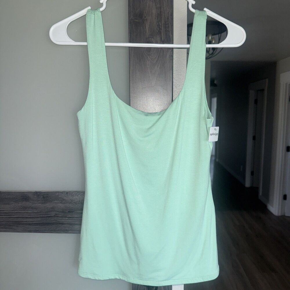 Wasabi + Mint Tank Top Women’s Size Medium Super Soft Stretch Scoop Neck NWT